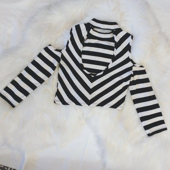 Bebe | Cold Shoulder Crop Top Keyhole Back Black and White Stripes - Picture 3 of 3